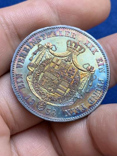 《竞宝斋》第424场 周日，周一，周二  3场连拍 （全场包邮） 德国1858年黑森1泰勒银币 腓特烈威廉 少见的品种 细节清晰 具体见图