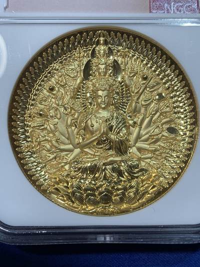 《竞宝斋》第424场 周日，周一，周二  3场连拍 （全场包邮） NGC PF70UC 中国2024观世音菩萨镀金铜章 正面是千手观音像 背面金龙幻太极 45mm大尺寸 加厚盒