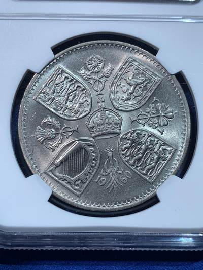 《竞宝斋》第424场 周日，周一，周二  3场连拍 （全场包邮） NGC MS64 英国1960年英伦展销会大克朗，女王年轻头像+精美盾徽，转光流畅，比1953年的登基版少见太多。越来越不好收的一版克朗，潜力大。