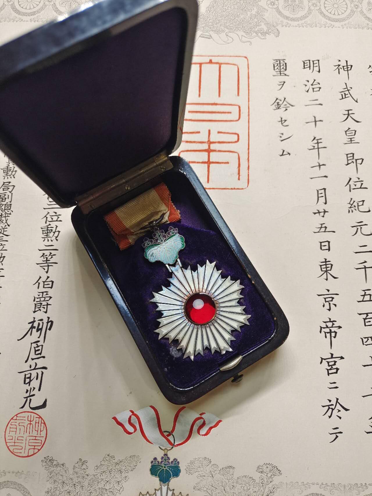 勋章奖章交易所2025年10月5拍卖 明治初期海军大尉定例六等旭日勋章+勋记一套