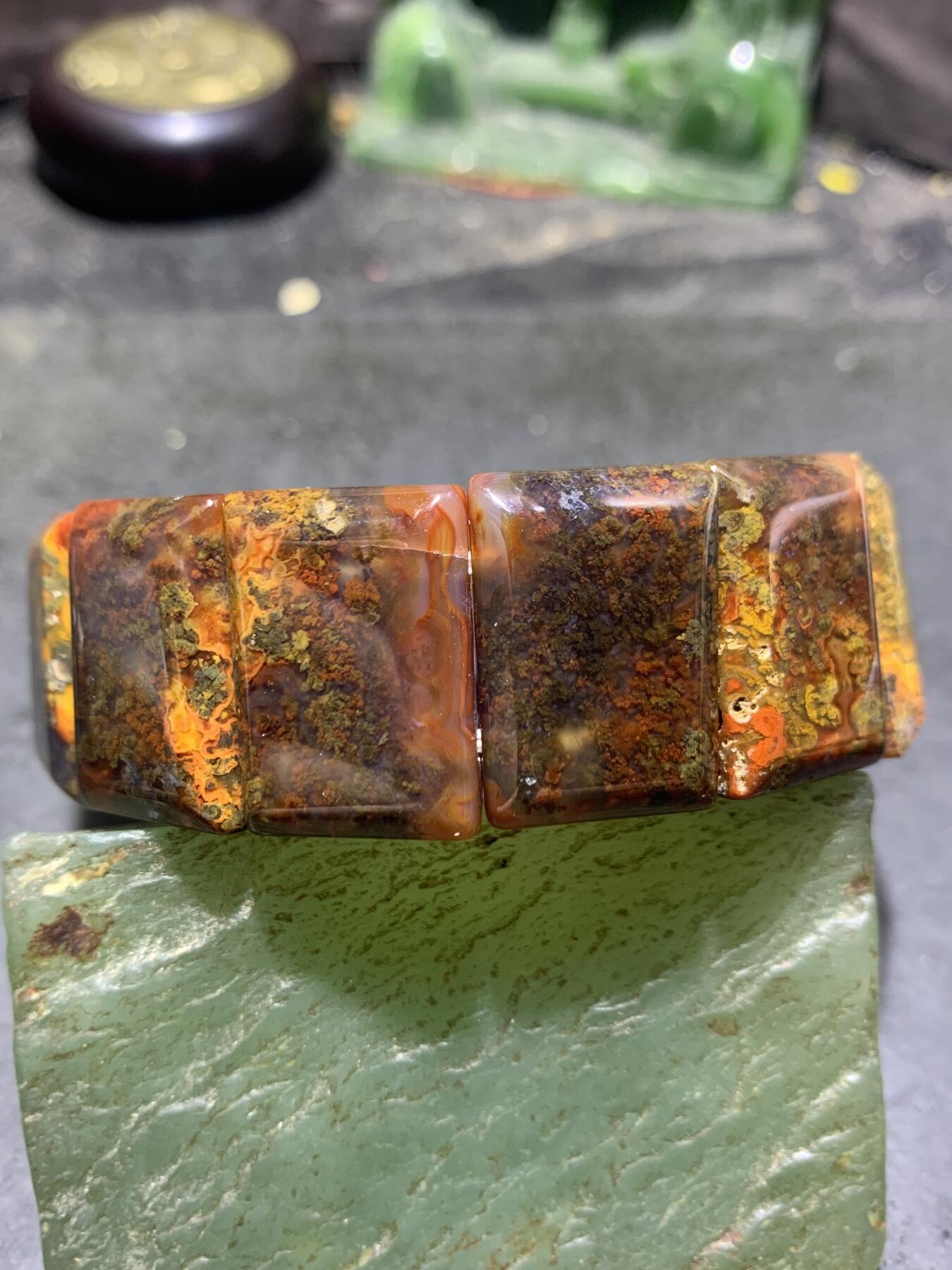 战国红玛瑙草花纹手排一只，