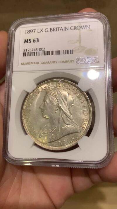 《竞宝斋》第424场 周日，周一，周二  3场连拍 （全场包邮） NGC MS63 维多利亚1897LX大披纱马剑克朗，顶级卷开原光品相，整体打制非常犀利，人像马剑图案饱满，有轻微镜面感，更高分数6枚。