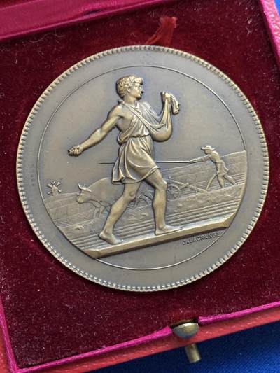 《竞宝斋》第424场 周日，周一，周二  3场连拍 （全场包邮） 法国播种者农业大铜章 88克 56.2mm 丰饶角铜标 带盒