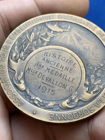 《竞宝斋》第424场 周日，周一，周二  3场连拍 （全场包邮） 巴黎索邦大学女子中等教育协会纪念铜章 53.2克 45mm 丰饶角铜标 带盒