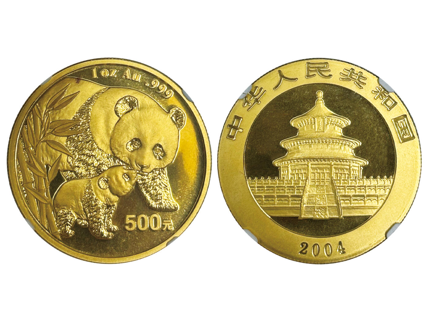 冠军2025年11月29日澳门拍卖 2004年中國熊貓金幣，成色 99.9%：
（1）1oz，500元，NGC MS 69
（2）1/2oz，200元，NGC MS 69，熊貓標籤
（3）1/4oz，100元，NGC MS 69
（4）1/10oz，50元，NGC MS 69
（5）1/20oz，20元，NGC MS 69，長城標籤

共5枚