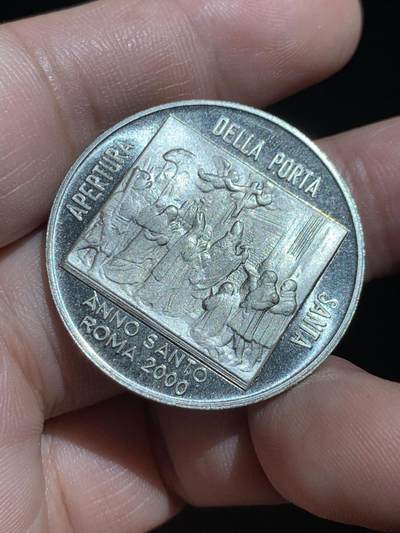 《竞宝斋》第424场 周日，周一，周二  3场连拍 （全场包邮） 教皇2000镀银纪念章 13.6克 34.4mm