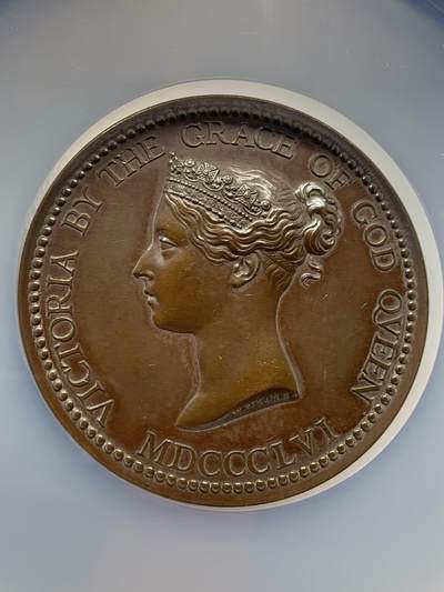 《竞宝斋》第424场 周日，周一，周二  3场连拍 （全场包邮） NGC MS62BN 英国1856年维多利亚科学艺术奖章 大铜章 加大加厚盒