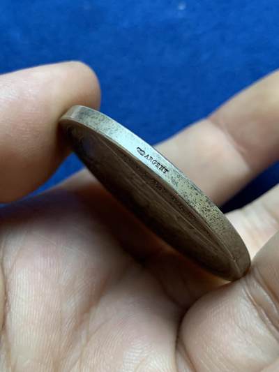 《竞宝斋》第424场 周日，周一，周二  3场连拍 （全场包邮） 法国殖民时期加拿大魁北克解放战役纪念银章 应该是1880后铸造 具体不详 丰饶角银标 38.1克 41.1mm 带盒 细节见图