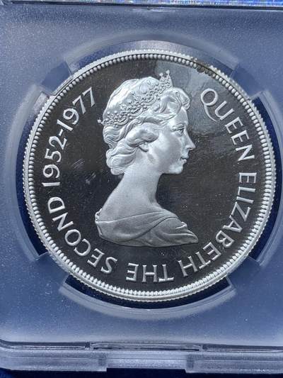 《竞宝斋》第424场 周日，周一，周二  3场连拍 （全场包邮） TQG PF66UC 英属特里斯坦和达库尼亚1977年25便士女王登基25周年精制大银币 28.28g 925银