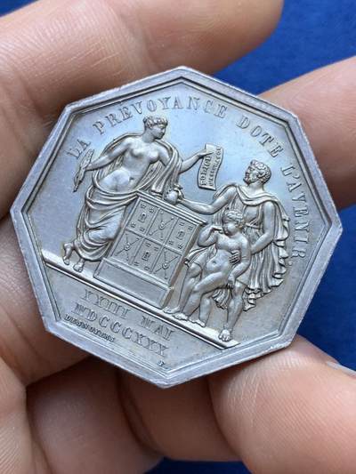 《竞宝斋》第424场 周日，周一，周二  3场连拍 （全场包邮） 法国皇家保险银质八角代币，早期年份，蜜蜂边铭，直径：36mm，克重：19.65