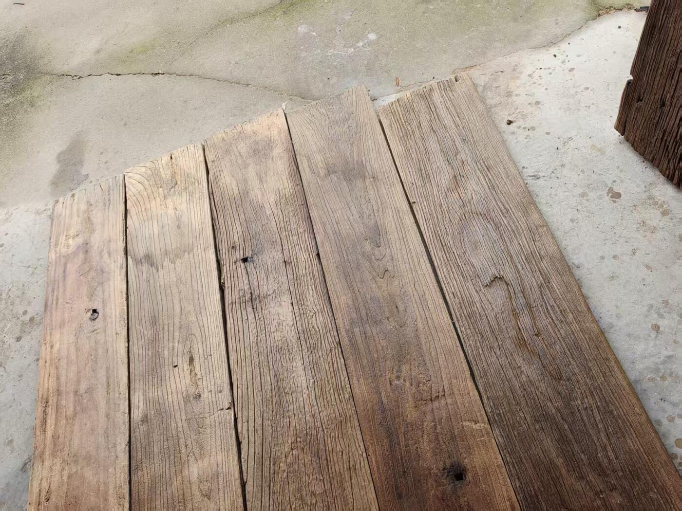 精品老榆木风化独板 5 块，自然风化纹理清晰漂亮，沧桑感十足，可做茶台板，吧台板，置物板是民宿茶空间侘寂风装修佳品通走