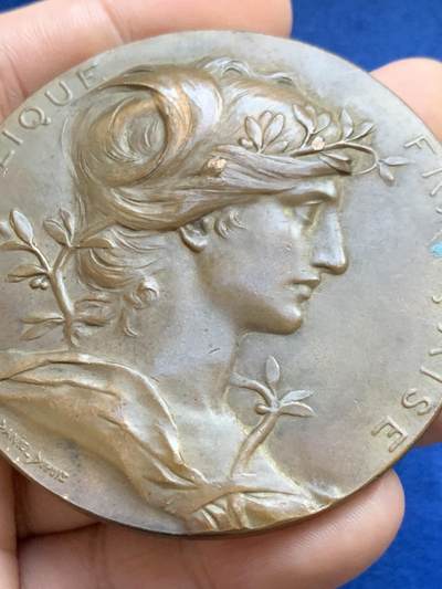 《竞宝斋》第424场 周日，周一，周二  3场连拍 （全场包邮） 1889年巴黎世博会纪念铜章 101.4克 63.2mm 丰饶角铜标