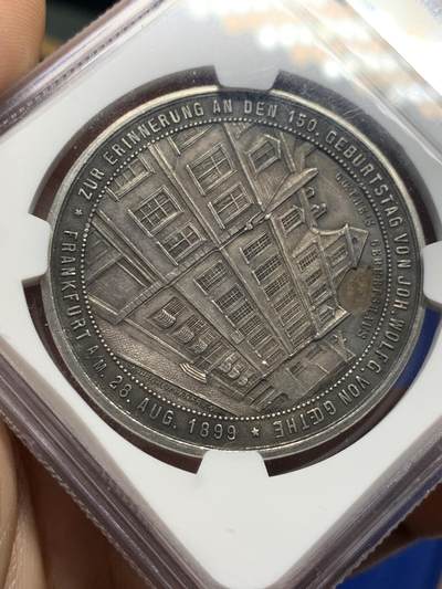 《竞宝斋》第424场 周日，周一，周二  3场连拍 （全场包邮） NGC MS62 德国 1899 歌德诞辰150周年银章 背面为法兰克福故居 细节雕刻极为精致繁褥。铜章合金章偶有，银章少见，国外铜章卖价超2000。
