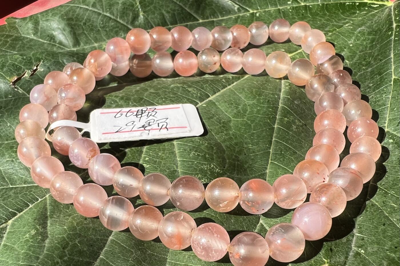 零元拍：清清爽爽粉粉嫩嫩的南红圆珠手串腕链。约24克。6.5MM/66粒