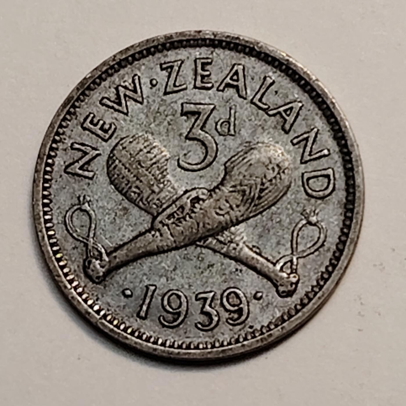 布加迪🐬～世界钱币(上海)🌾第 246 期 /  各国套币和散币 新西兰🇳🇿 1939年 3便士银币 乔六头像