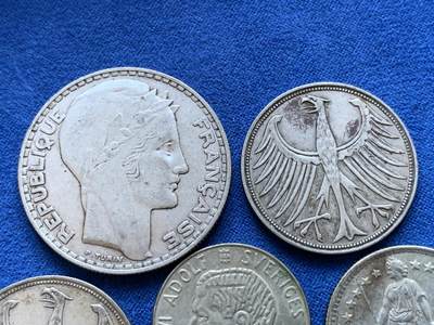 《竞宝斋》第424场 周日，周一，周二  3场连拍 （全场包邮） 五枚一组 多国银币 总重约59.1克 细节见图