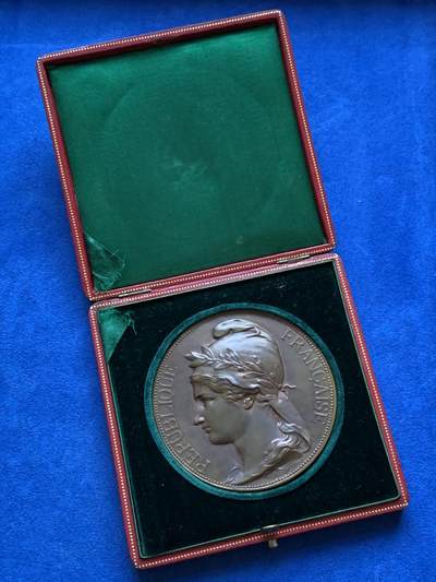 《竞宝斋》第424场 周日，周一，周二  3场连拍 （全场包邮） 1885年国民议会朱尔·格雷维当选总统纪念大铜章 166.5克 71.5mm 丰饶角铜标 原装原盒，保存很好，稀有。