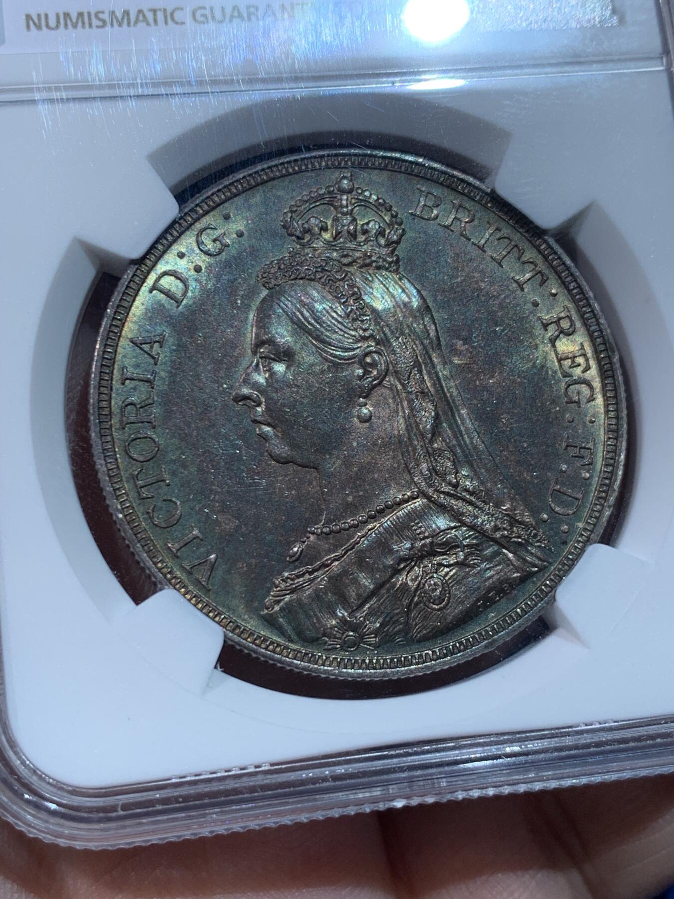 《竞宝斋》第424场 周日，周一，周二  3场连拍 （全场包邮） NGC MS62 英国1887维多利亚高冠马剑银币 兼具酱彩味道和丝滑转光，远超白币的观感