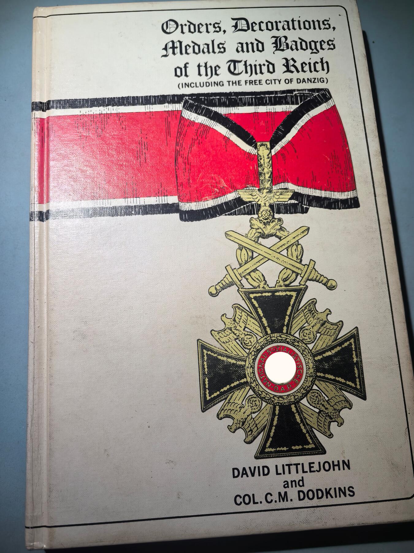 盛世勋华——号角文化勋章邮票专场拍卖第281期 德国（1939）勋章奖章证章全介绍 包括仆从国等 文献级图书 240页