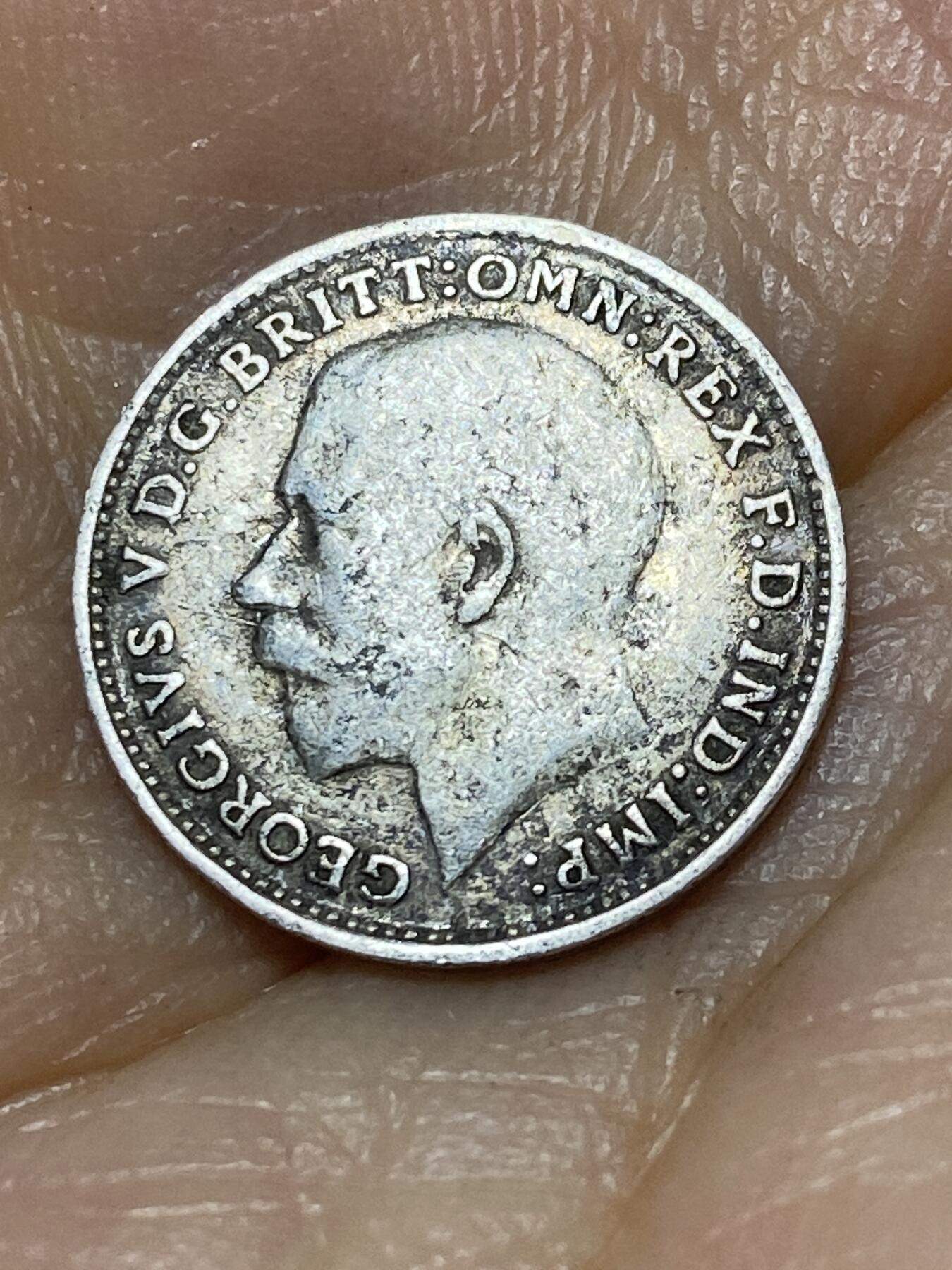 2025年第九十八场(总第一百二十四场）外国好品散币(免佣金) 英国🇬🇧1915年3便士银币(乔治五世第一版，925高银)