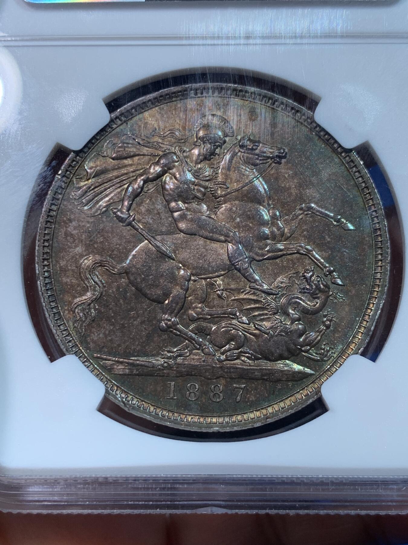 《竞宝斋》第424场 周日，周一，周二  3场连拍 （全场包邮） NGC MS62 英国1887维多利亚高冠马剑银币 兼具酱彩味道和丝滑转光，远超白币的观感