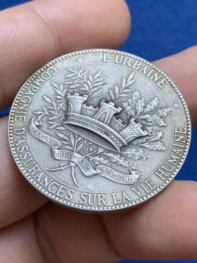 《竞宝斋》第424场 周日，周一，周二  3场连拍 （全场包邮） 法国19世纪城市人寿保险公司纪念银章，城堡王冠图，丰饶角1AR边铭，20.9克，36mm