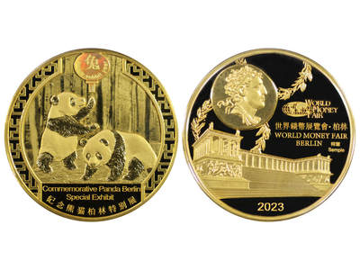 冠军2025年11月29日澳门拍卖 - 2023年柏林世界錢幣展覽會熊貓紀念章，1oz金樣章，成色99.9%，直徑32mm，鑄造量5枚，NGC PF 70 ULTRA CAMEO，設計師余敏親筆簽名版標籤，極為珍稀