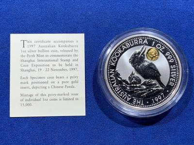 《竞宝斋》第424场 周日，周一，周二  3场连拍 （全场包邮） 澳大利亚 1997年 笑翠鸟 熊猫镶嵌银币 含纯银1盎司999银，镶嵌部分重0.5克黄金，发行1.5万枚，为上海国际钱币展而发行