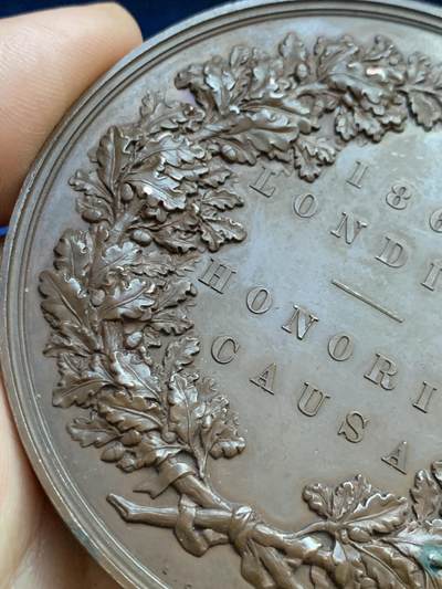 《竞宝斋》第424场 周日，周一，周二  3场连拍 （全场包邮） 1862年英国肯辛顿世博会纪念大铜章 Wyon设计 207.1克 76.2mm