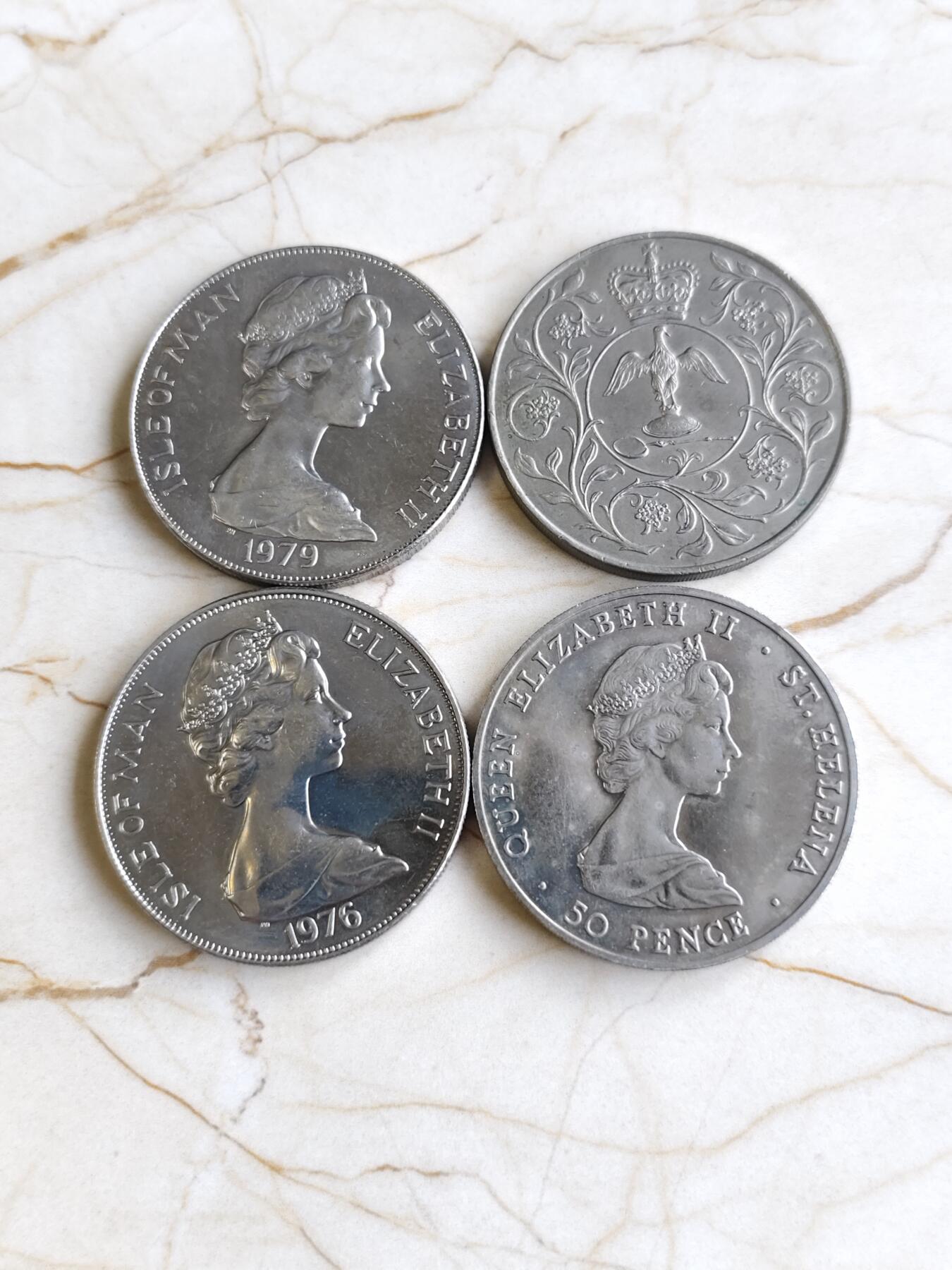 第177期拍卖【长期征集拍品】 马恩克朗纪念币2枚，英国克朗币1枚，圣赫勒拿克朗币一枚。真便宜