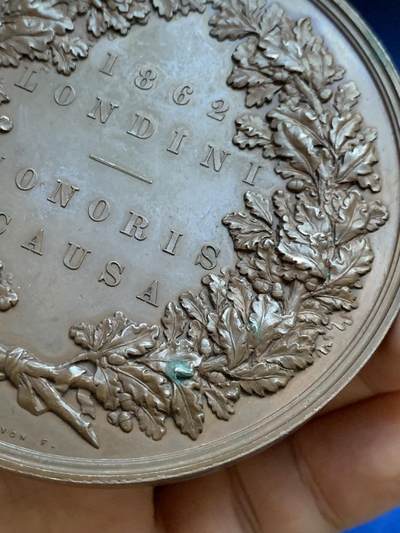 《竞宝斋》第424场 周日，周一，周二  3场连拍 （全场包邮） 1862年英国肯辛顿世博会纪念大铜章 Wyon设计 207.1克 76.2mm