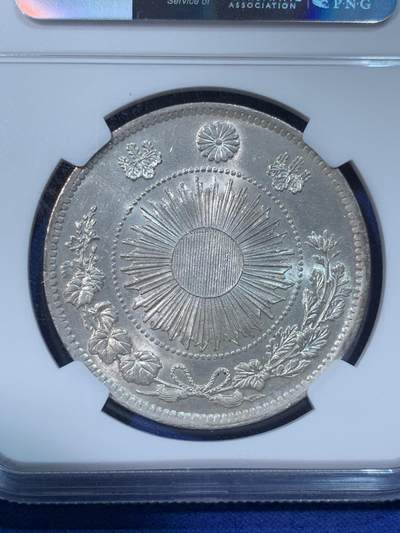 《竞宝斋》第424场 周日，周一，周二  3场连拍 （全场包邮） NGC MS62 日本 1870年 龙洋 一圆 银币 双面转光，底板干净伤少。