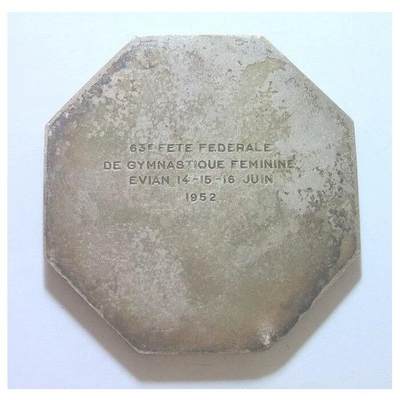 【旋风钱币】10月4日19:00准时开拍 精美欧洲币章 第三帝国货币等 全场包邮！ 法国1952年 耕种男神高浮雕精制六边形八角大镀银章 50MM