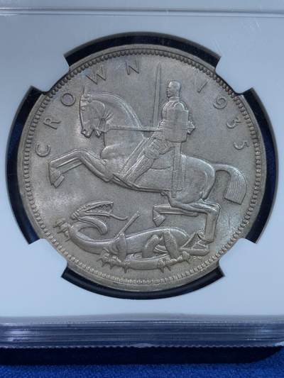 《竞宝斋》第424场 周日，周一，周二  3场连拍 （全场包邮） NGC MS65 英国1935年乔治五世木马剑银币 丝绸底板