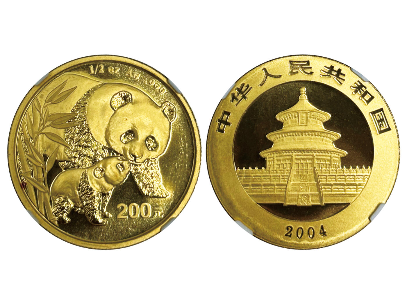 冠军2025年11月29日澳门拍卖 2004年中國熊貓金幣，成色 99.9%：
（1）1oz，500元，NGC MS 69
（2）1/2oz，200元，NGC MS 69，熊貓標籤
（3）1/4oz，100元，NGC MS 69
（4）1/10oz，50元，NGC MS 69
（5）1/20oz，20元，NGC MS 69，長城標籤

共5枚