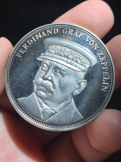 《竞宝斋》第424场 周日，周一，周二  3场连拍 （全场包邮） 德国费迪南-冯-齐柏林飞艇飞临芝加哥纪念章 版本不详 40mm 23.8克