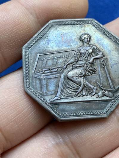 《竞宝斋》第424场 周日，周一，周二  3场连拍 （全场包邮） 法国殖民加勒(斯里兰卡)港口海商会八角银质代币，33.6MM，14.8克，早期无边铭醇厚均匀黑包浆较难得