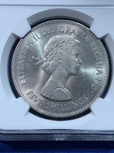 《竞宝斋》第424场 周日，周一，周二  3场连拍 （全场包邮） NGC MS64 英国1960年英伦展销会大克朗，女王年轻头像+精美盾徽，转光流畅，比1953年的登基版少见太多。越来越不好收的一版克朗，潜力大。