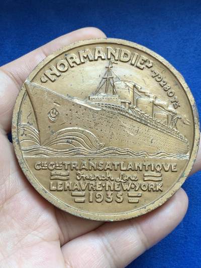 《竞宝斋》第424场 周日，周一，周二  3场连拍 （全场包邮） 1935法国诺曼底号邮轮铜章 169克 67.5mm