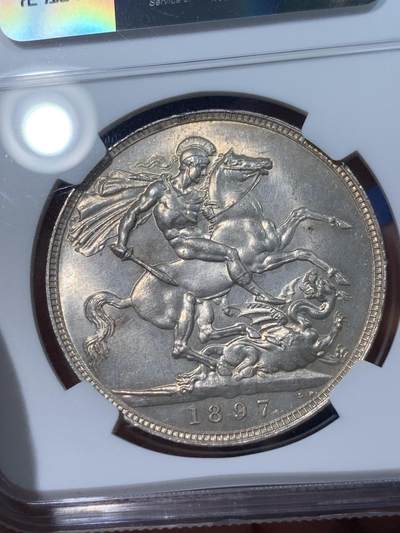 《竞宝斋》第424场 周日，周一，周二  3场连拍 （全场包邮） NGC MS63 维多利亚1897LX大披纱马剑克朗，顶级卷开原光品相，整体打制非常犀利，人像马剑图案饱满，有轻微镜面感，更高分数6枚。