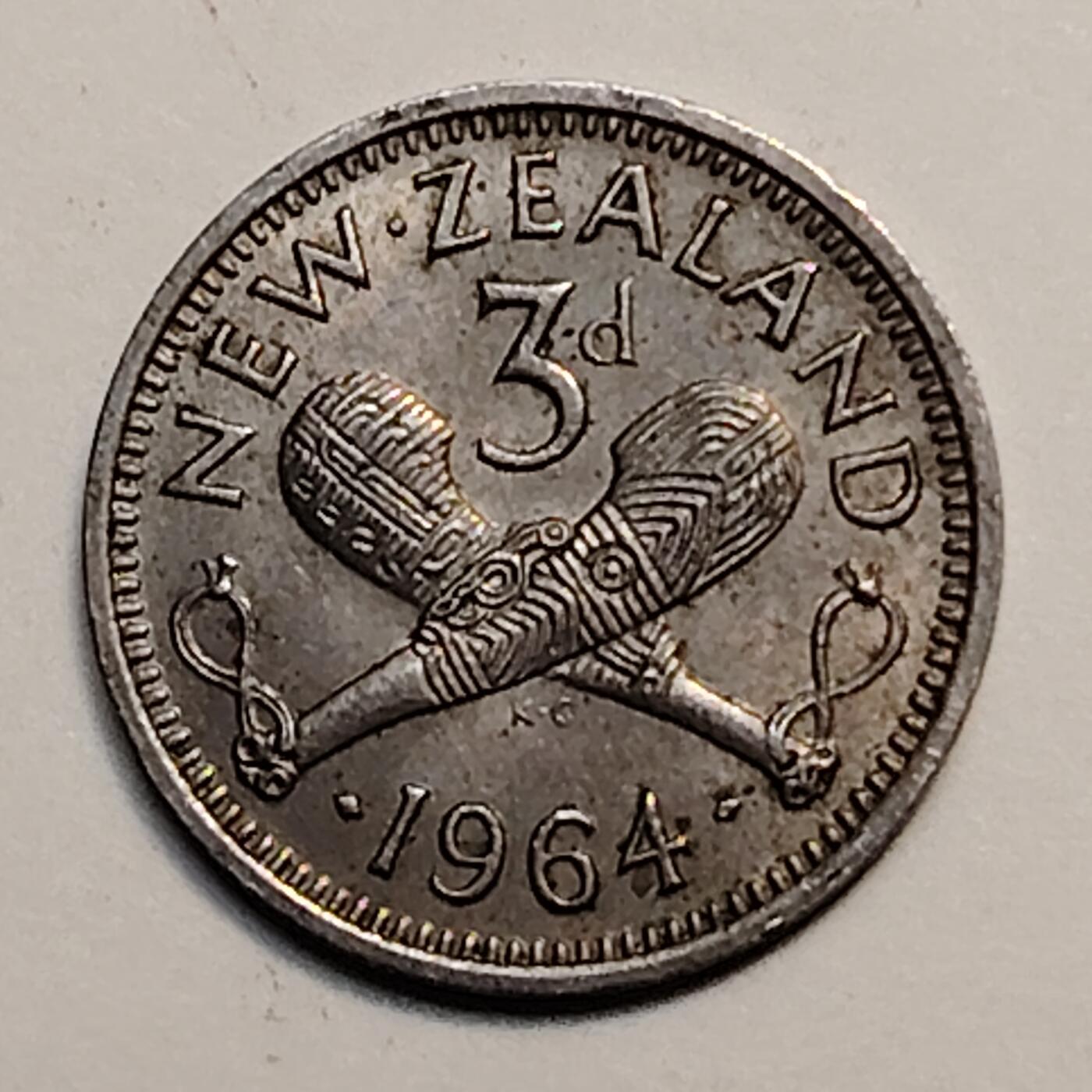 布加迪🐬～世界钱币(上海)🌾第 246 期 /  各国套币和散币 新西兰🇳🇿 1964年 3便士 女王头像