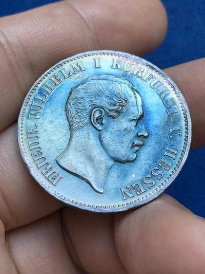 《竞宝斋》第424场 周日，周一，周二  3场连拍 （全场包邮） 德国1858年黑森1泰勒银币 腓特烈威廉 少见的品种 细节清晰 具体见图