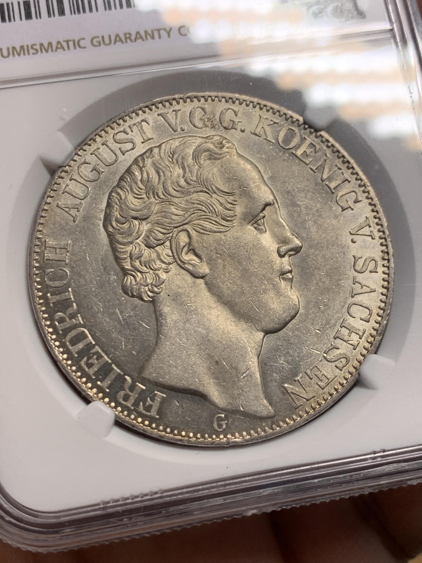 《竞宝斋》第424场 周日，周一，周二  3场连拍 （全场包邮） 唯一冠军分 NGC MS62 德国 1841 萨克森王国 弗里德里希·奥古斯特二世 流通2泰勒37克多的大银币 仅2枚入盒