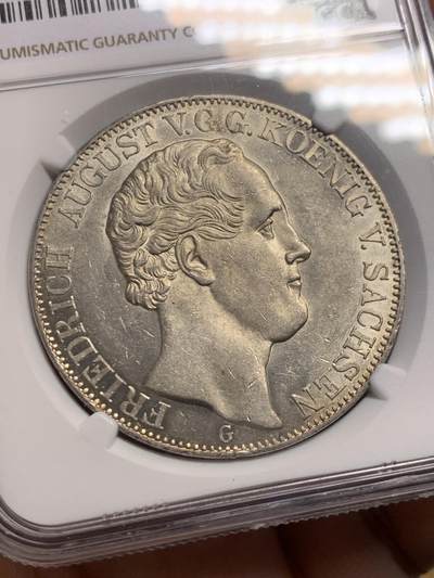 《竞宝斋》第424场 周日，周一，周二  3场连拍 （全场包邮） 唯一冠军分 NGC MS62 德国 1841 萨克森王国 弗里德里希·奥古斯特二世 流通2泰勒37克多的大银币 仅2枚入盒