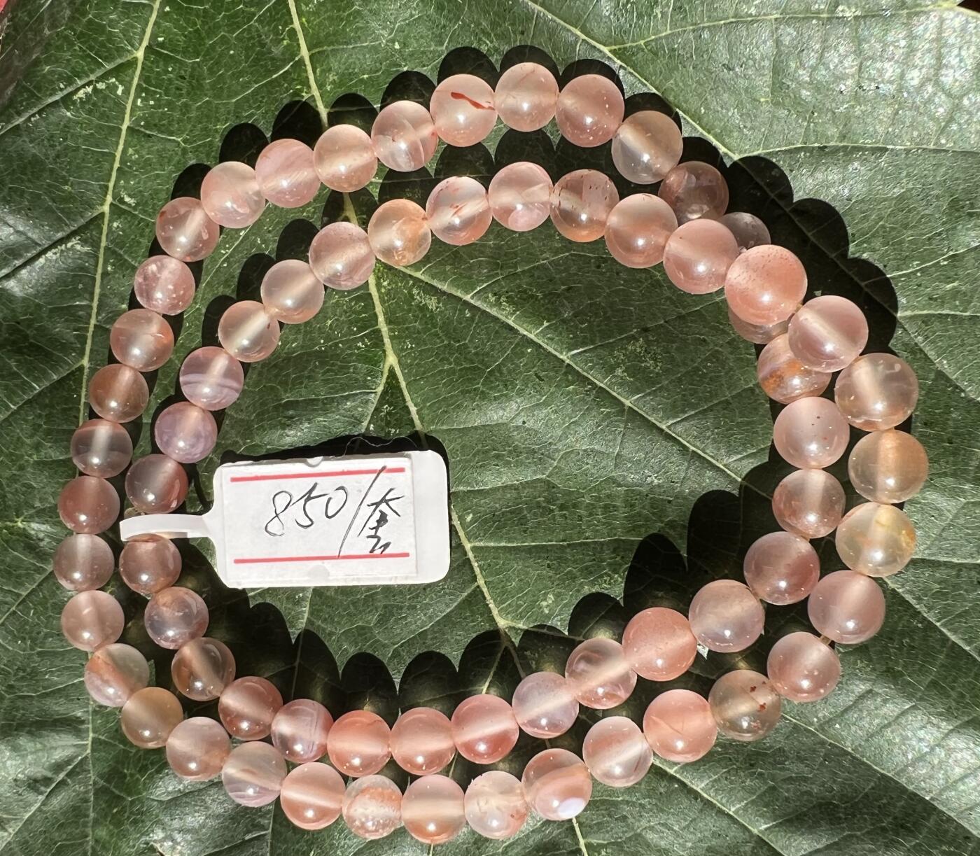 零元拍：清清爽爽粉粉嫩嫩的南红圆珠手串腕链。约24克。6.5MM/66粒