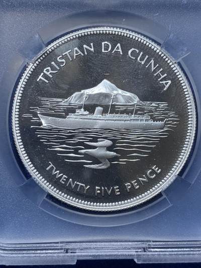 《竞宝斋》第424场 周日，周一，周二  3场连拍 （全场包邮） TQG PF66UC 英属特里斯坦和达库尼亚1977年25便士女王登基25周年精制大银币 28.28g 925银