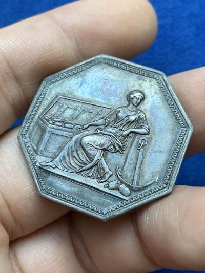 《竞宝斋》第424场 周日，周一，周二  3场连拍 （全场包邮） 法国殖民加勒(斯里兰卡)港口海商会八角银质代币，33.6MM，14.8克，早期无边铭醇厚均匀黑包浆较难得