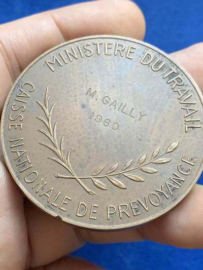 《竞宝斋》第424场 周日，周一，周二  3场连拍 （全场包邮） 法国1960年国家预防基金会铜章，直径：49.5mm，重量：54.6克，丰饶角铜标