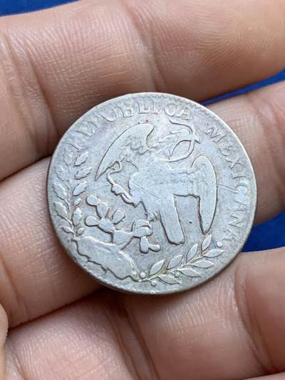 《竞宝斋》第424场 周日，周一，周二  3场连拍 （全场包邮） 1862年墨西哥瓜纳华托2里亚尔银币，瓜纳华托/Go铸造。验金师名缩写Y/F。少见面值和造币厂！数据约：6.6克，26.8毫米。状态如图，整体相对保存不错。细节见图