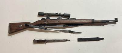 零元拍：钛金 1/6 金属与木制 WWII 98K狙击步枪 模型。瑕疵描述：抢带老化，其他全新。 - 零元拍：钛金 1/6 金属与木制 WWII 98K狙击步枪 模型。瑕疵描述：抢带老化，其他全新。